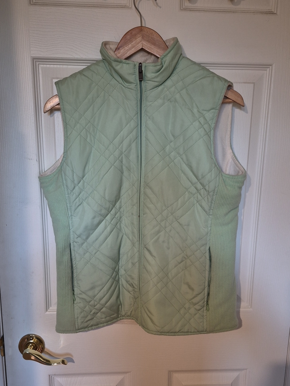 IZOD Women's Reversible Quilted Puffer Vest Mint Green & Cream Fleece Size M.